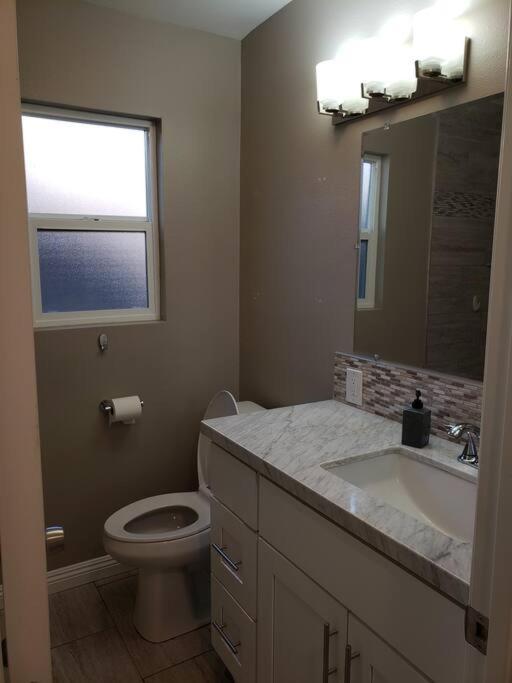 Bouganvilla 4-Bedroom, 2-Baths, Single Family House Таузънд Оукс Екстериор снимка