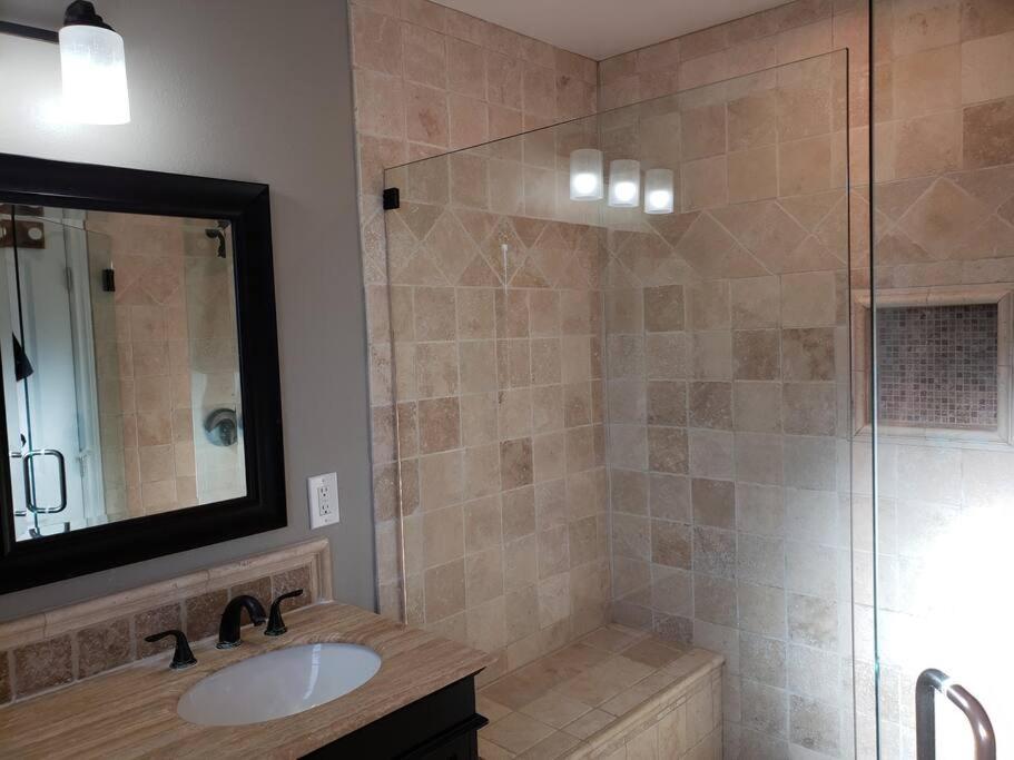 Bouganvilla 4-Bedroom, 2-Baths, Single Family House Таузънд Оукс Екстериор снимка